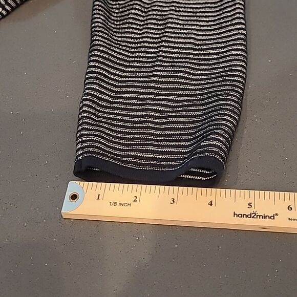 Dana Buchman sz L geometric design black and gray tunic top - Picture 7 of 10